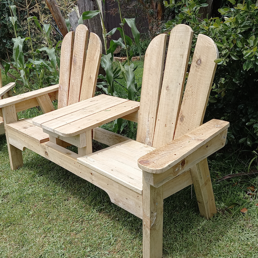 DIY plans to build a companion seat with a center table