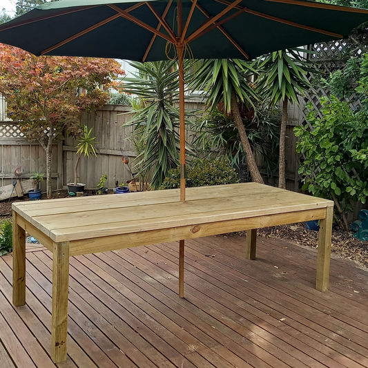 DIY plans to build an 8ft (2400mm) long outdoor dining table