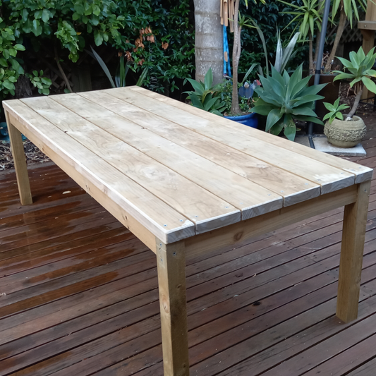 DIY plans to build an 8ft (2400mm) long outdoor dining table
