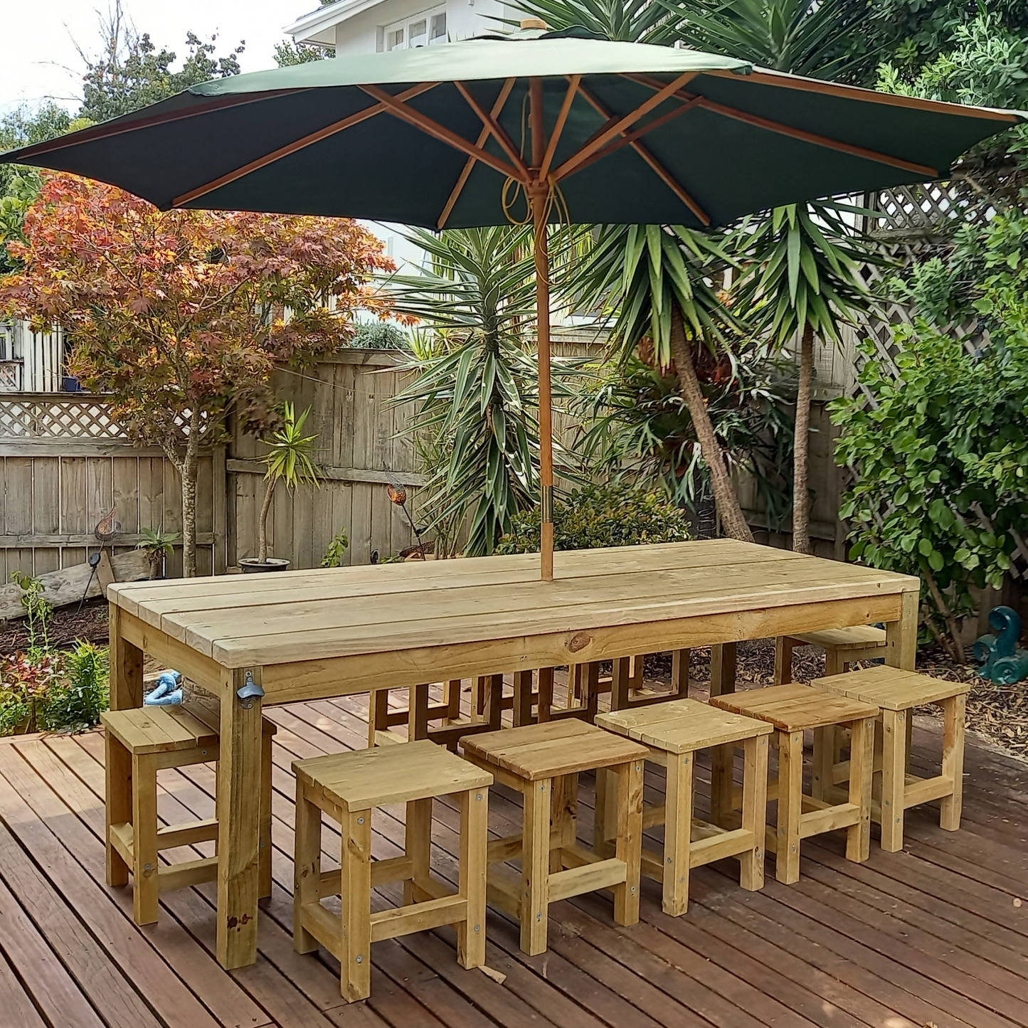DIY plans to build an 8ft (2400mm) long outdoor dining table