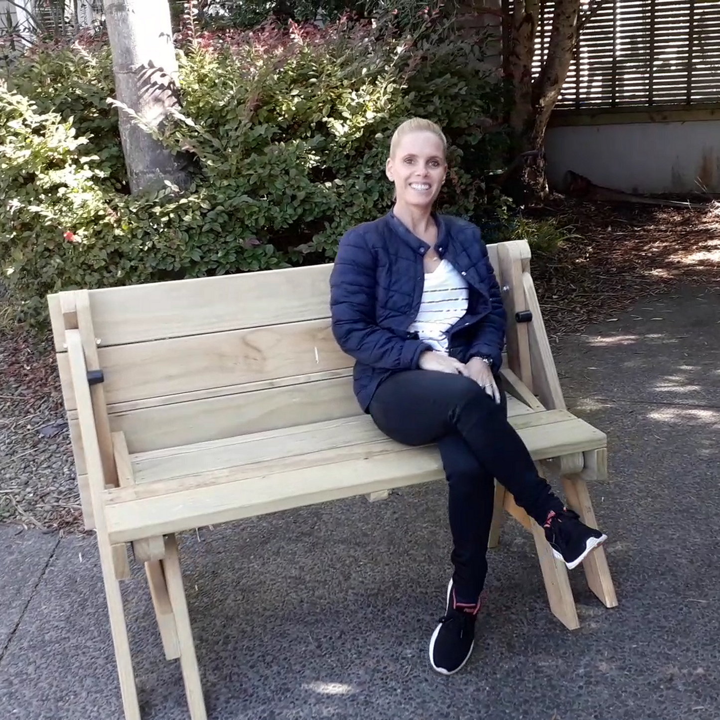 DIY plans to build a metamorphic wooden picnic table