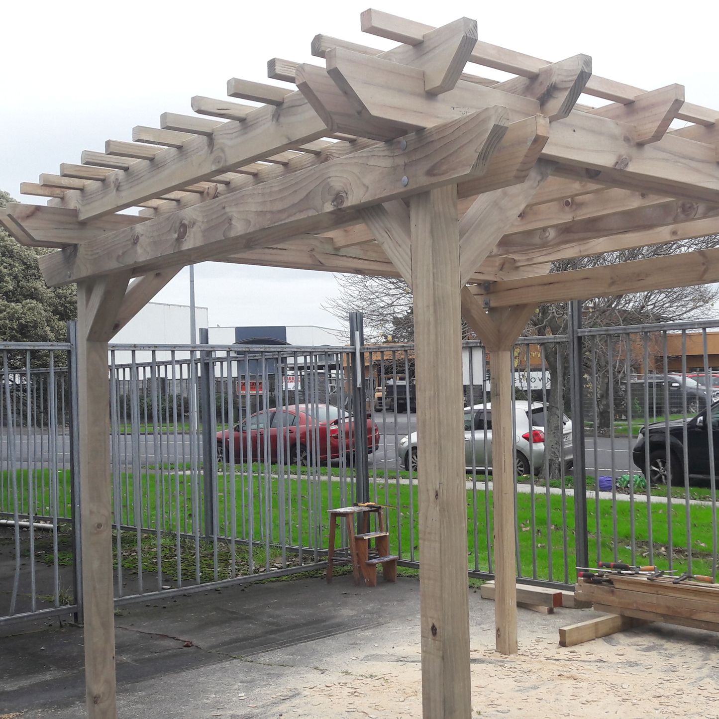 DIY plans to build a solid 10ft x 10ft (3m x3m) pergola