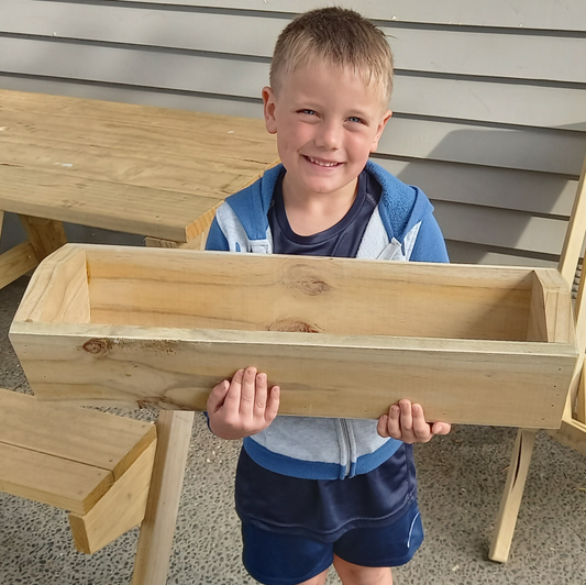 DIY plans to build a simple flower or herb box