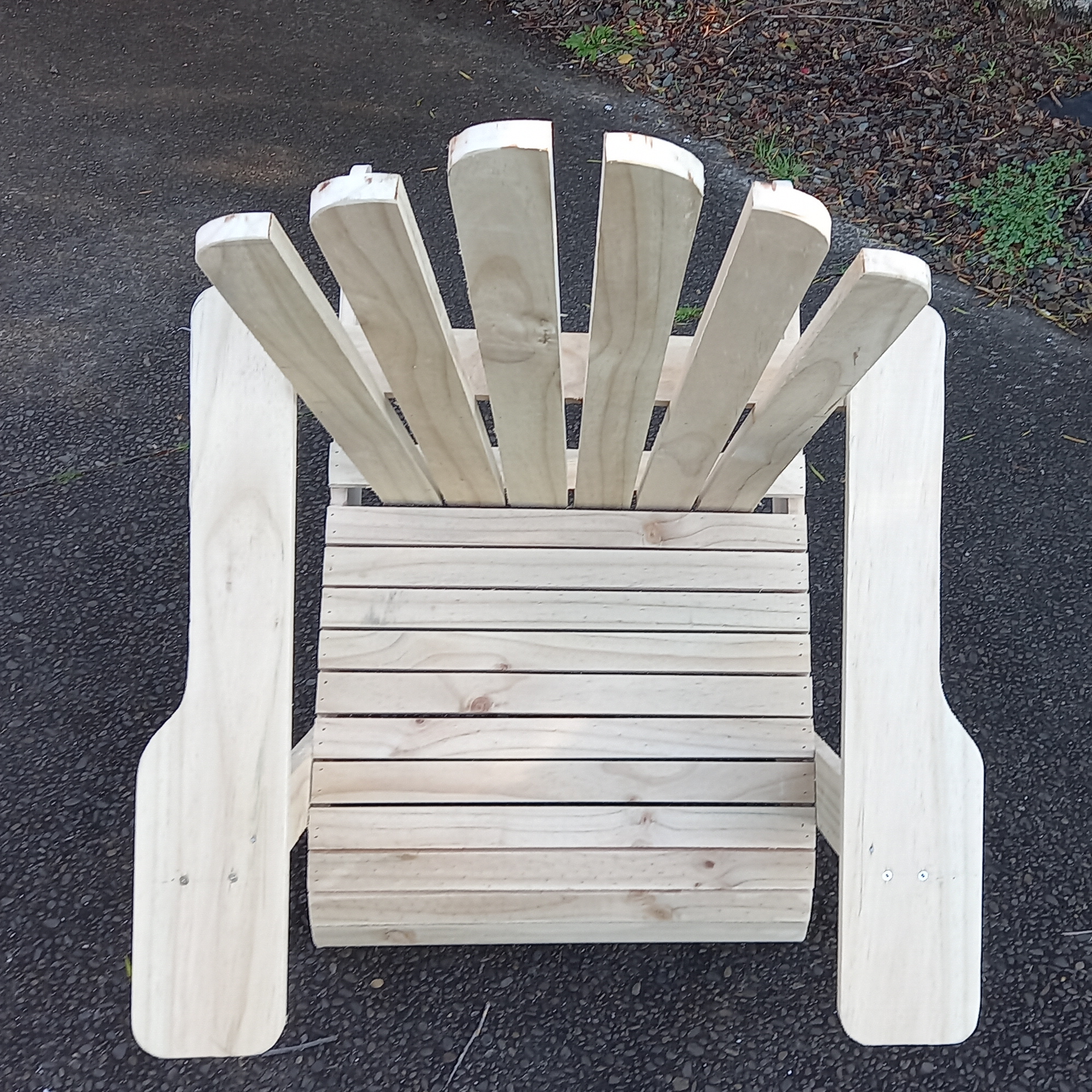 DIY plans to build an awesome Adirondack chair