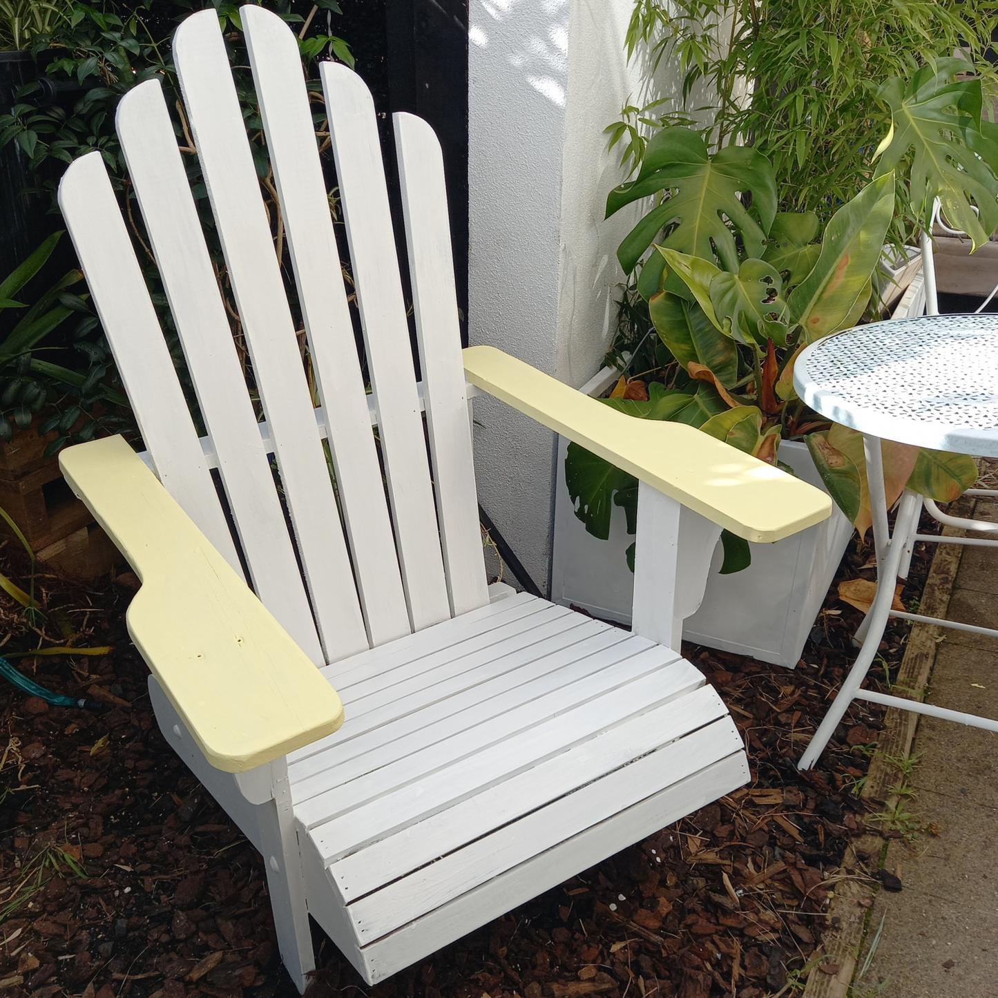 DIY plans to build an awesome Adirondack chair