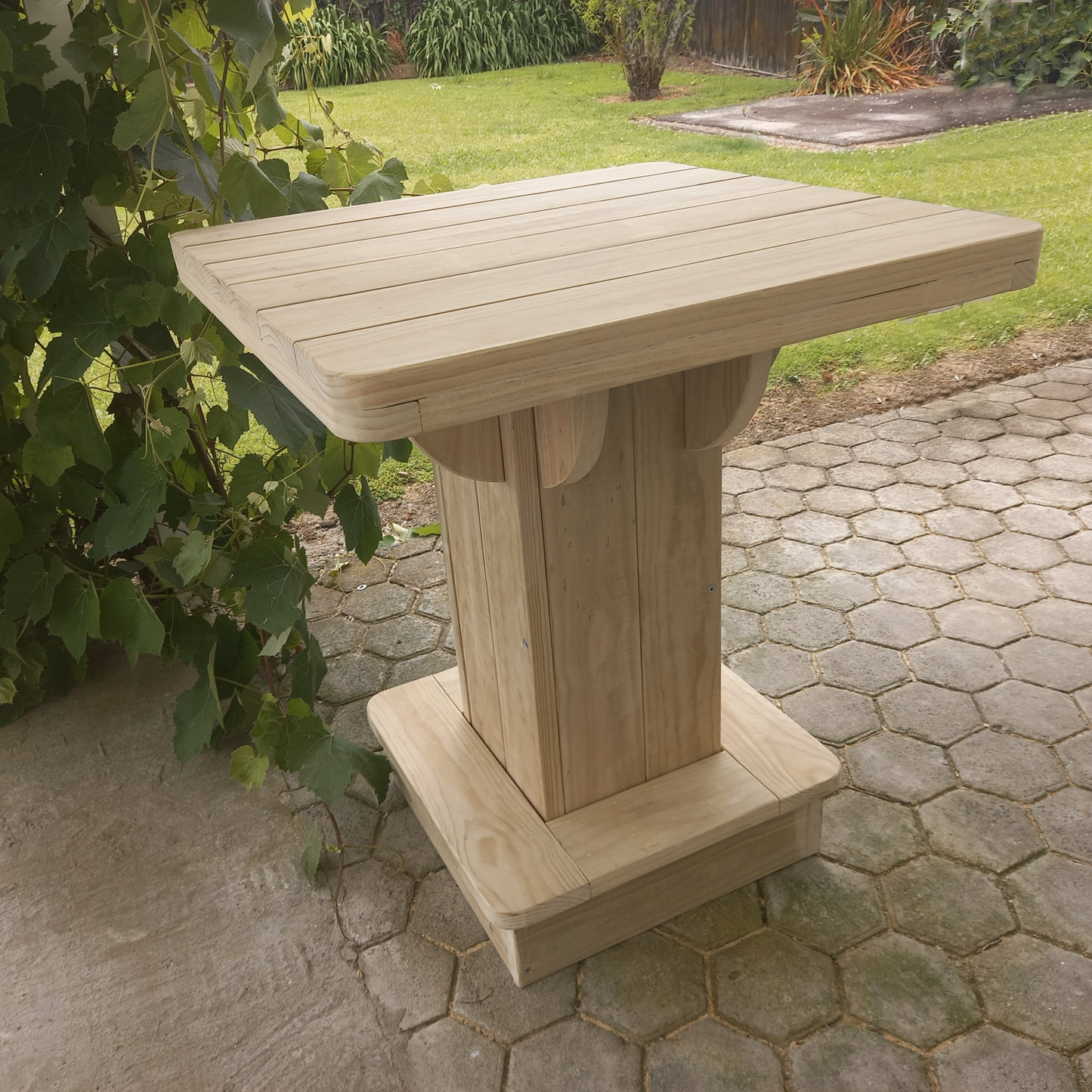 DIY plans to build an outdoor bar or pub table 33 inches (840mm) square