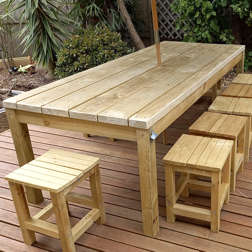 DIY plans to build an 8ft (2400mm) long outdoor dining table Kenny's