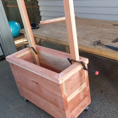 DIY plans to build a sturdy moveable planter box with a screen frame