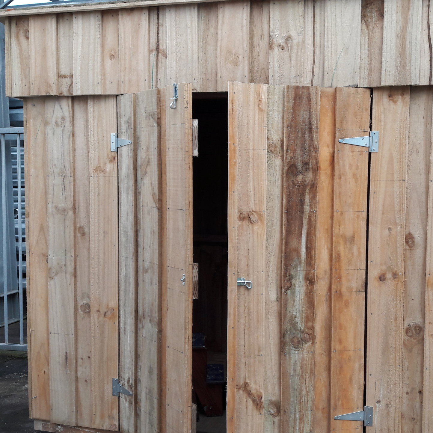 DIY Plans for a 8ft x 4ft (2.4 x 1.2m) wooden shed