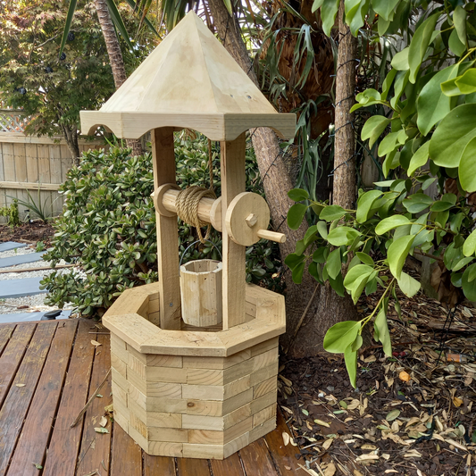 DIY plans for a garden wooden wishing well with a pyramid roof